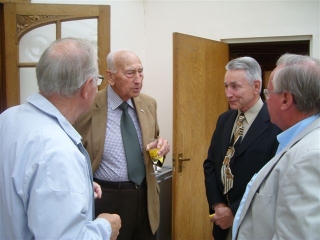 veterans visit 2009 20.JPG